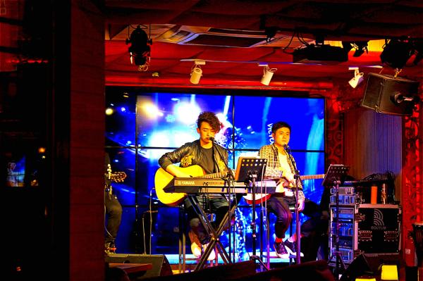 Houhai Bar Street: Popular bars