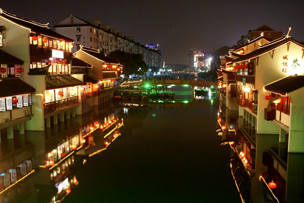 Shanghai Qibao Ancient Town Night View