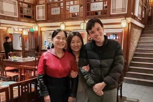 Singaporean travelers in Shanghai