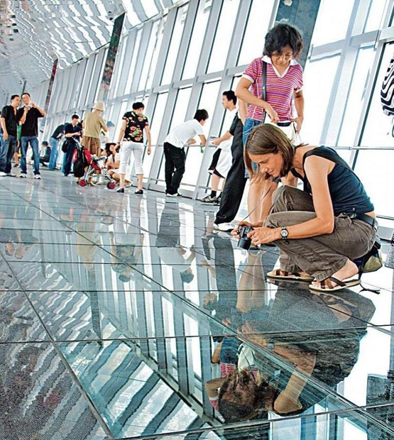 Shanghai World Financial Center glass walk
