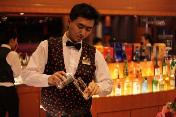 Dinning on Yangtze River Cruise