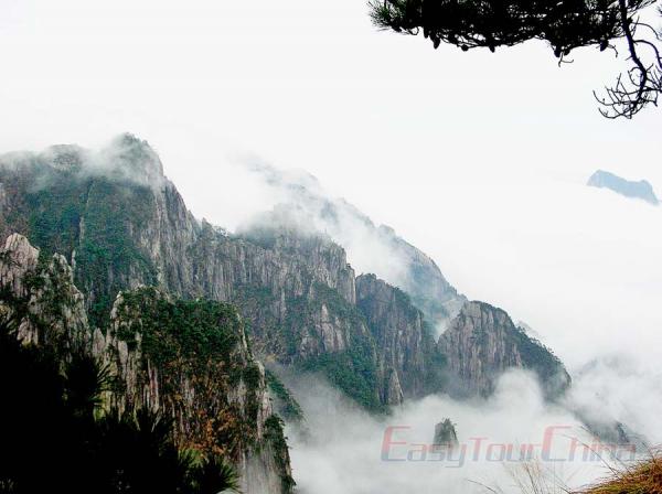 Take photos of Huangshan Mountain
